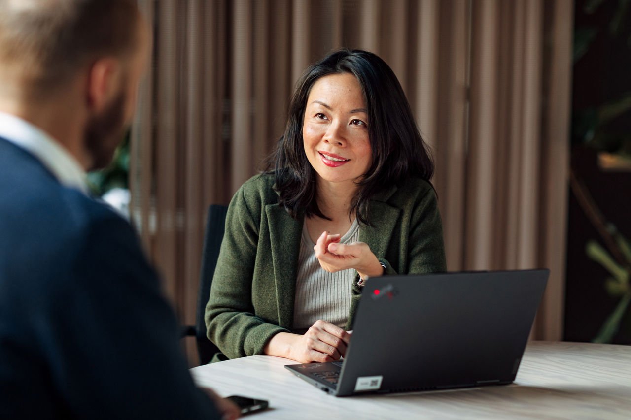 Female originator discussing a potential partnership deal at Statkraft with man in suit