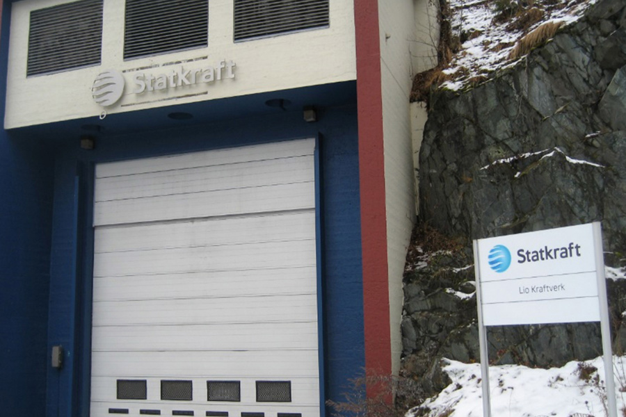 Reception building at Lio power plant